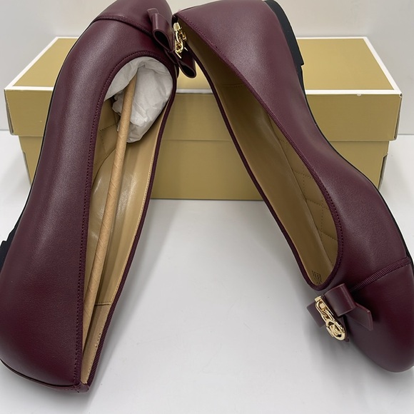 MICHAEL KORS HONEY BALLET FAUX LEATHER
49H3HNFP1L
OXBLOOD - Picture 11 of 16